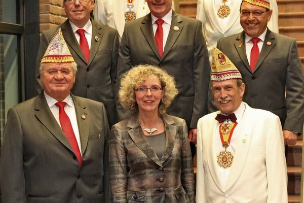 dg-treppe-mit-marlies-01112E1AC5403-6A3C-AB38-E8C9-13D57ECF6BB4.jpg