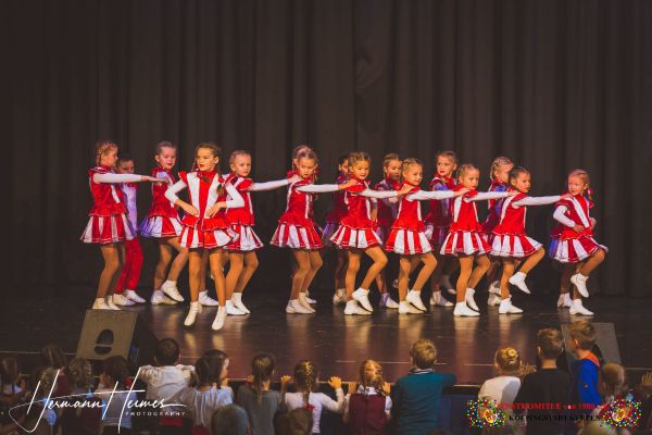 tanzfestival-9138324548B88-F22A-50EB-5061-3A296899DB6B.jpg