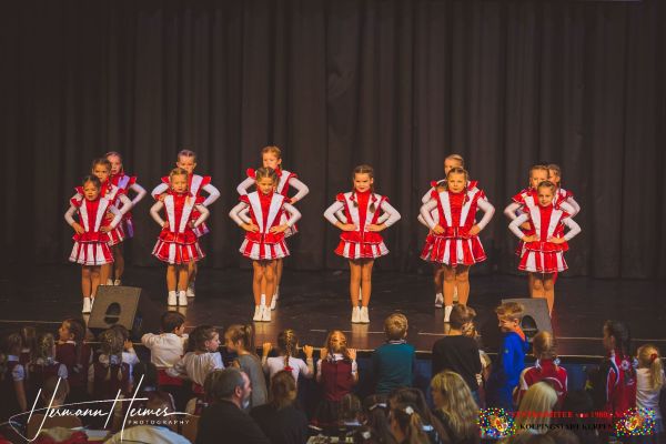 tanzfestival-96388891EF043-AE9D-5200-230A-9D51DEF829BD.jpg