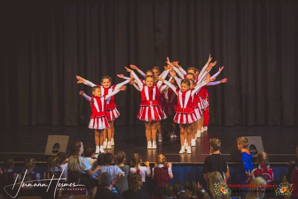 tanzfestival-9839023BE93D2-C15F-6EF4-380E-C28F5DB017DC.jpg