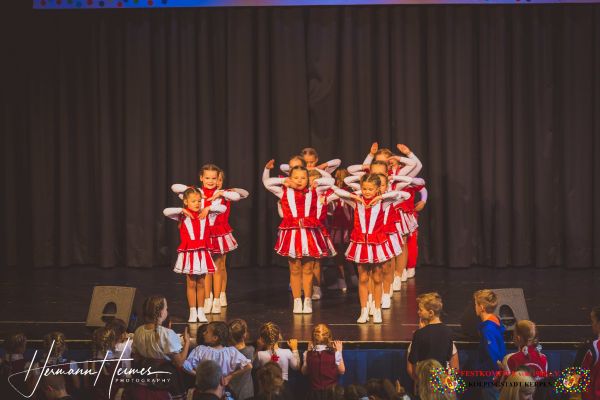 tanzfestival-99391A69E7663-E793-AE56-790B-8247D49E892B.jpg