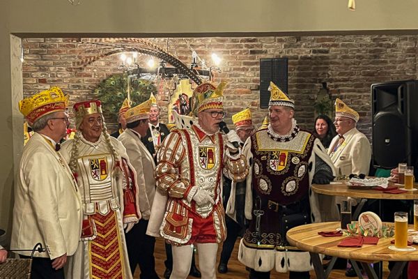 002-cet-treffen-20230C43808D-B813-10C5-21F4-CFA7960FF8AF.jpg